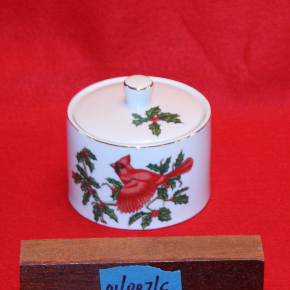 **LAST CHANCE** Cardinal Holly Berry Covered Candy Dish - Picture 2 of 5